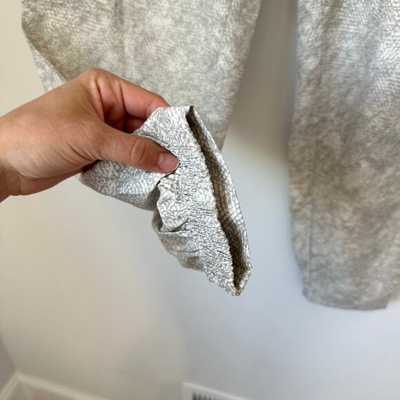 Athleta Venture Printed High Rise Jogger Pants Gray 6 - Picture 9 of 11